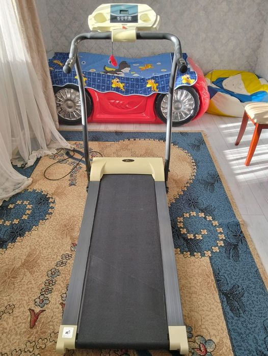 Продам беговую дорожку.