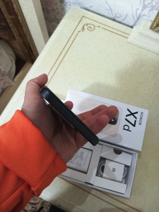 Honor X7D 8/256 Pochti Yengi