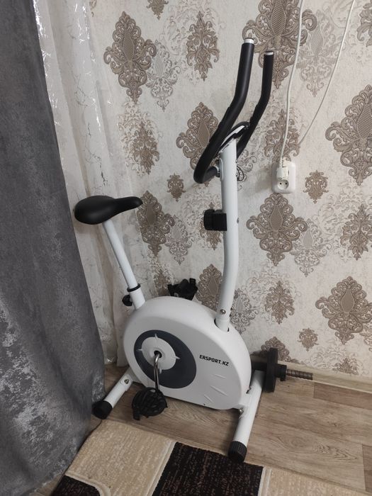 Продаётся отличный велотренажёр.
