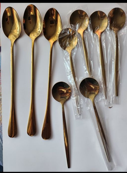 Tacâmuri  Noi  6 furculițe , 6 cuțite ,6 lingurițe si 3 lingurițe lung