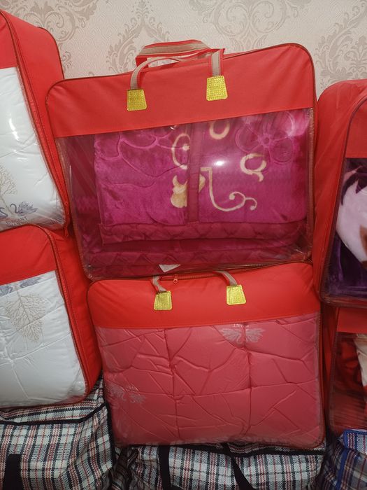 Одеяло,вещи,джинсы,носки,куртки