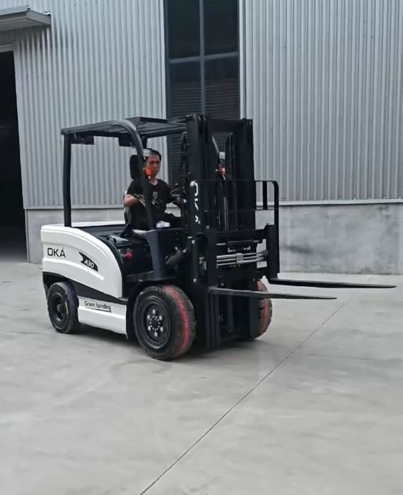 Вилочный погрузчик кара