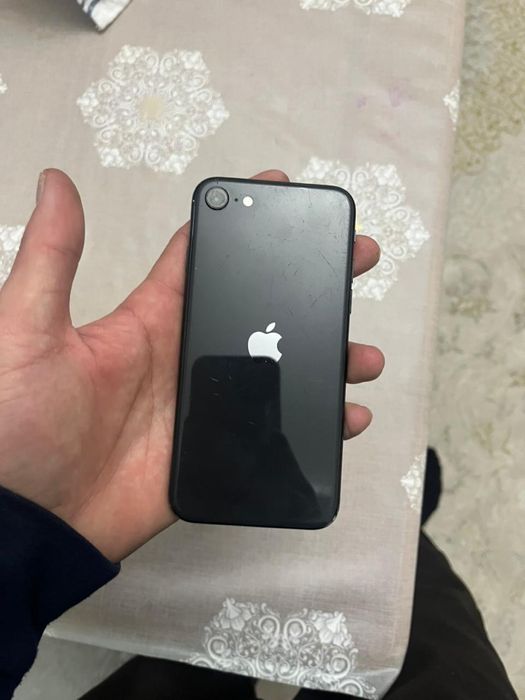 Айфон се 64гб 62емкость