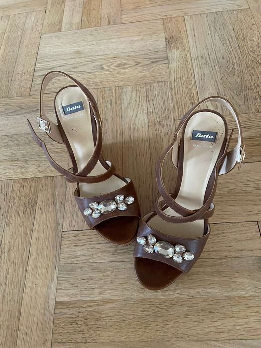 Елегантни дамски сандали