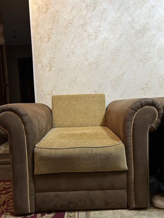 Продам кресло с подушкой