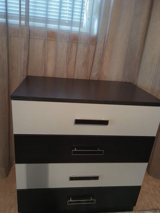 Продавам скрин (комод)