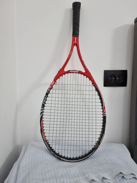 Продаю теннисную ракетку с чехлом