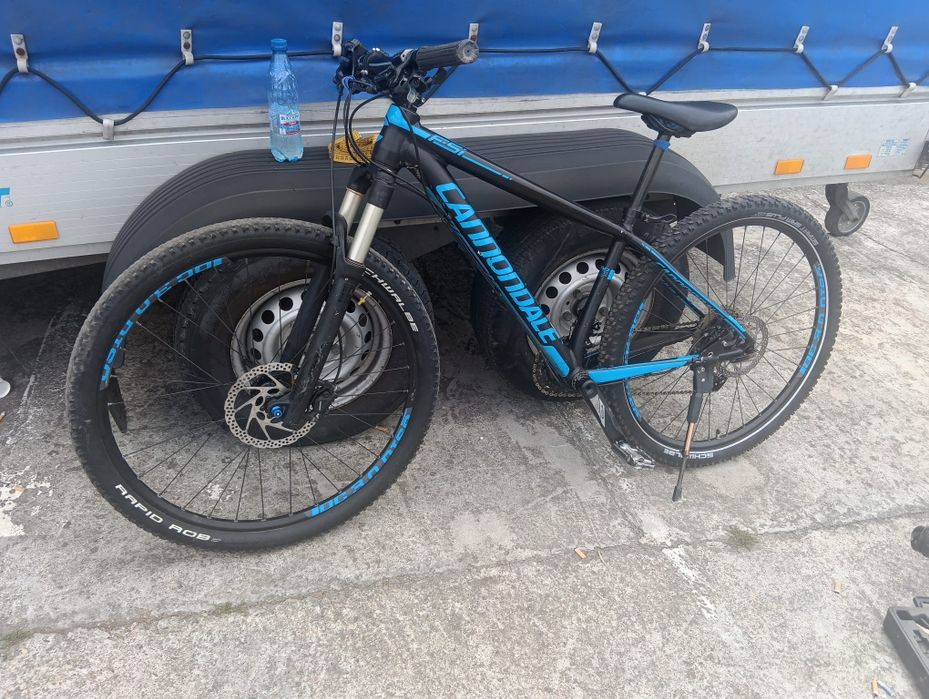 Vând bicicleta cannondale
