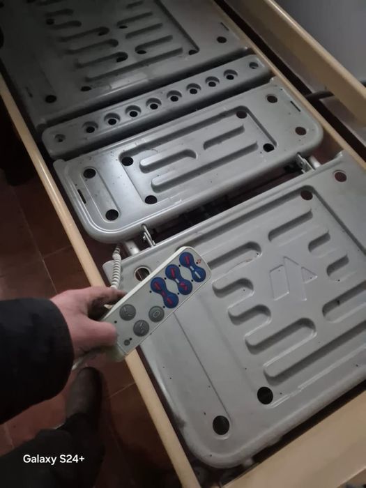 Vand 2 paturi medicale electrice