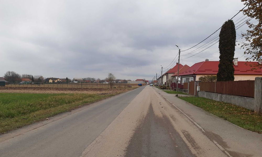 Vand teren intravilan,  5000 mp  20 euro/mp,  construibil utilitati la strada asfaltata zona rezidentiala  Lunca Calnicului