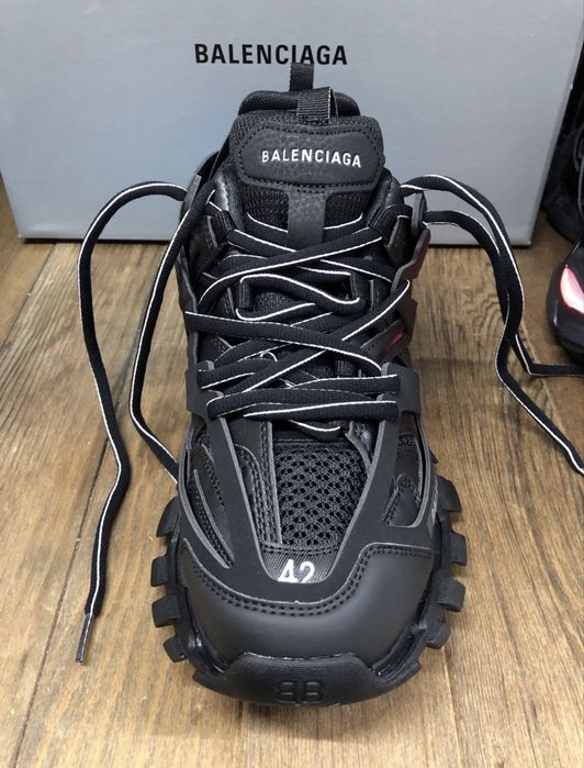 Balenciaga trak