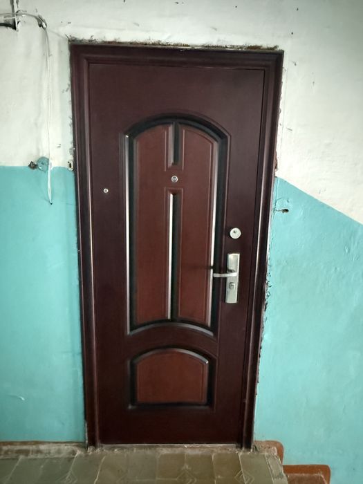 Продам железную дверь