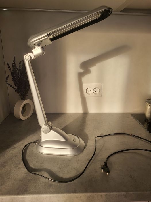 Настольная лампа