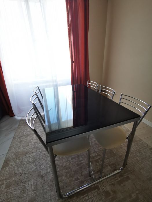 Продам обеденный стол и 6 стульев