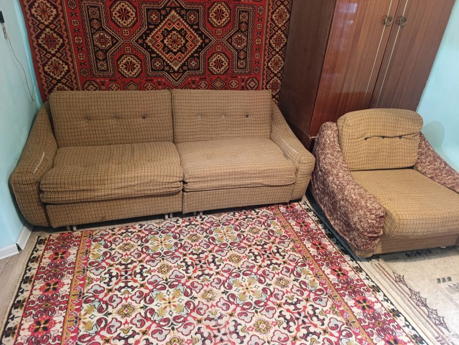 Диван и 2 кресла б/у Чехословакия