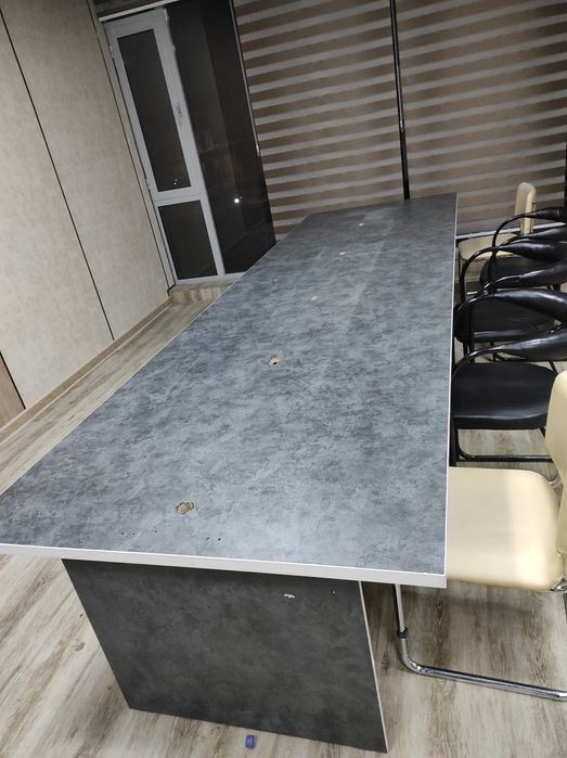 Kampyuter mebel Srochna sotiladi