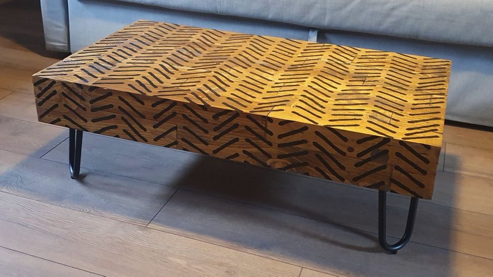 Дървена холна маса