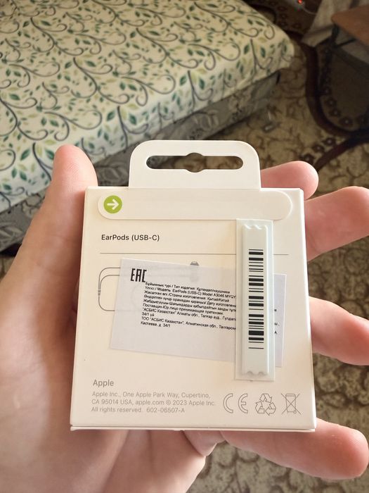 Новые наушники EarPods
