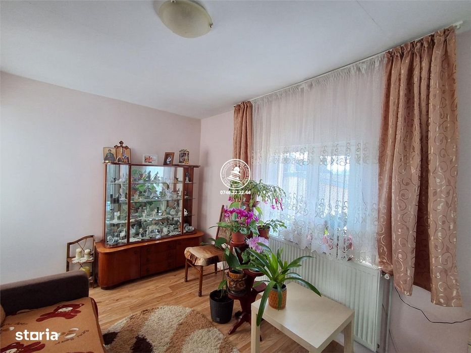 3 case + 808mp teren - Letcani,Iasi