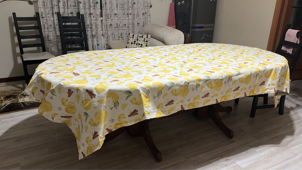 Стол, произволство Малайзия, дерево