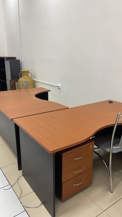 Стол офисный угловой