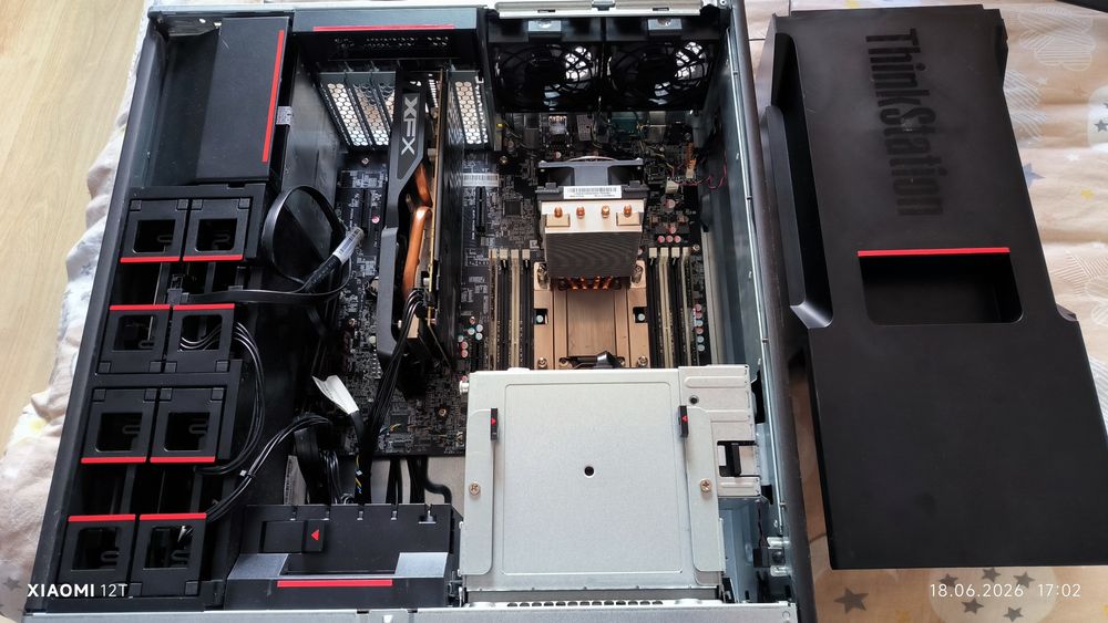 Workstation Lenovo P510 (Xeon 6C/12T, 16GB RAM, RX 470 8GB) - Perfect Editare/Server/Gaming
