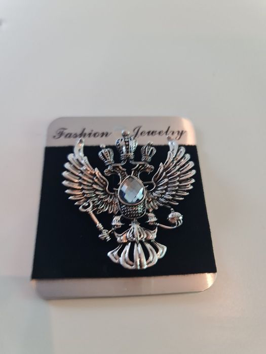 Елегнтни дамски брошки