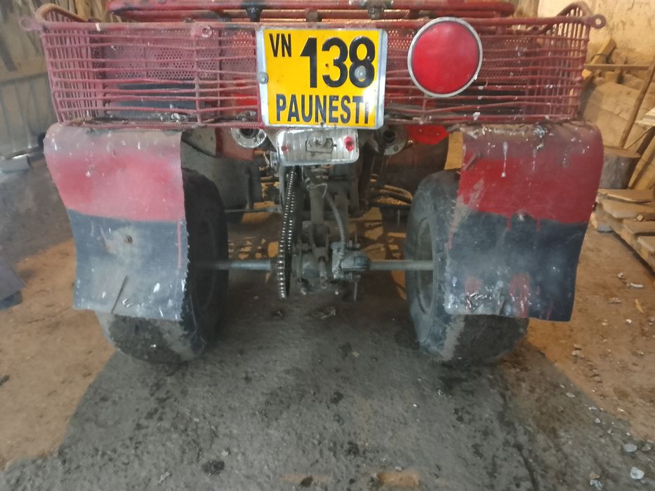 Vând ATV defect.