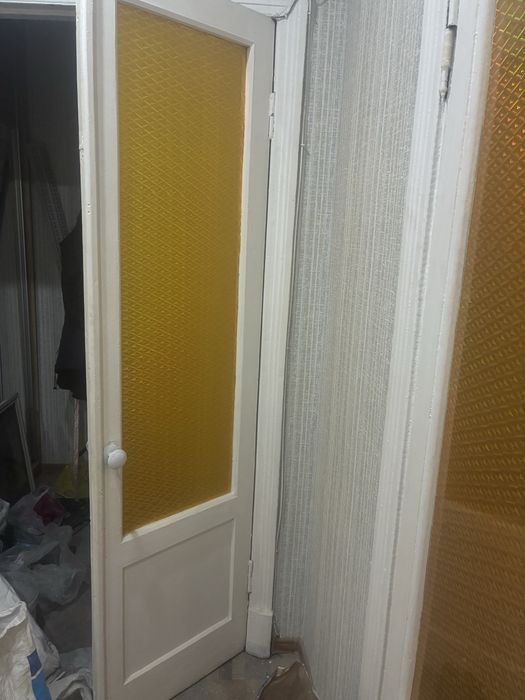 Бесплатно двери деревянные 8шт.