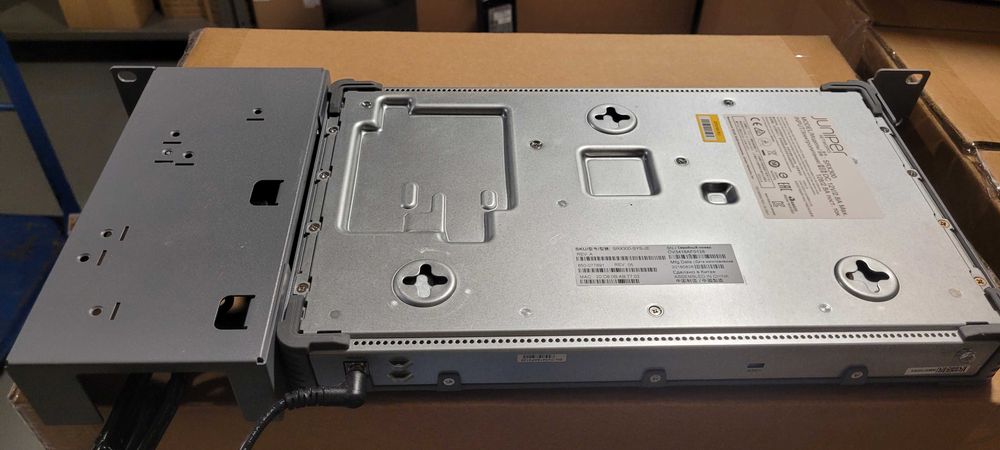 Router Juniper SRX300-SYS-JE, Refurbished