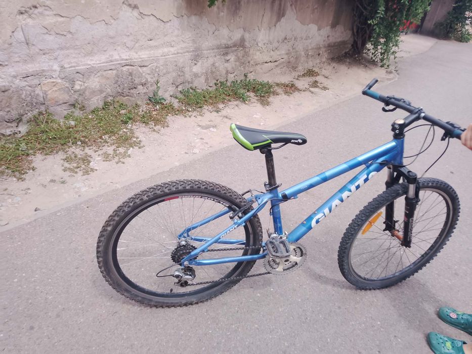 Vând bicigleta GIANT