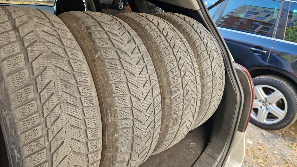 Зимни гуми 235/65/17