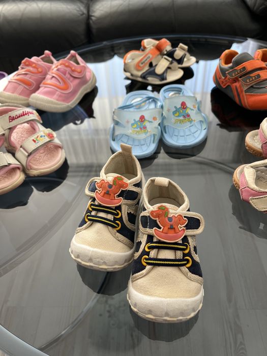 12 чифта детски обувки + подарък ТРОТИНЕТКА