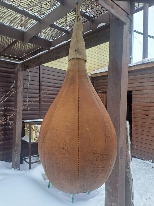Продам грушу боксёрскую.