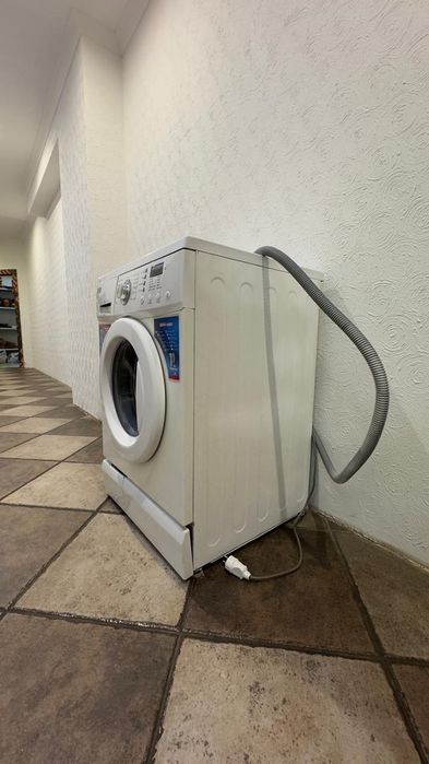 Cтиральную машину модель  LG.