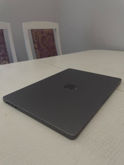 Macbook Air 15 M2 2023года.