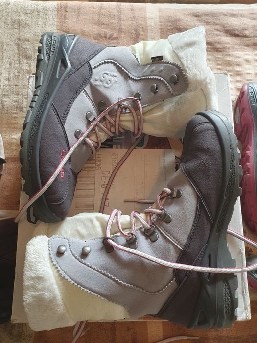 Обувки Lowa, номера 38,5 , 39 и 36.