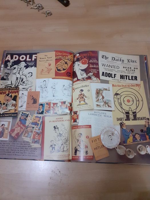 Vând carte cu ilustrate din perioada interbelica Anglia-UK.