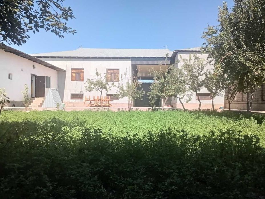 Nurafshon shahrida 7 xonali hovli joy sotiladi