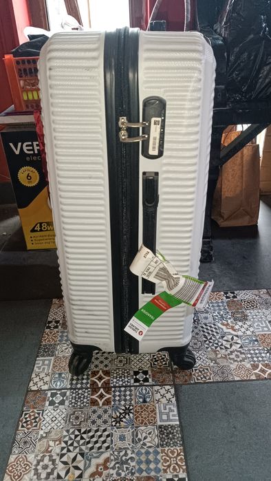 Продаётся чемодан