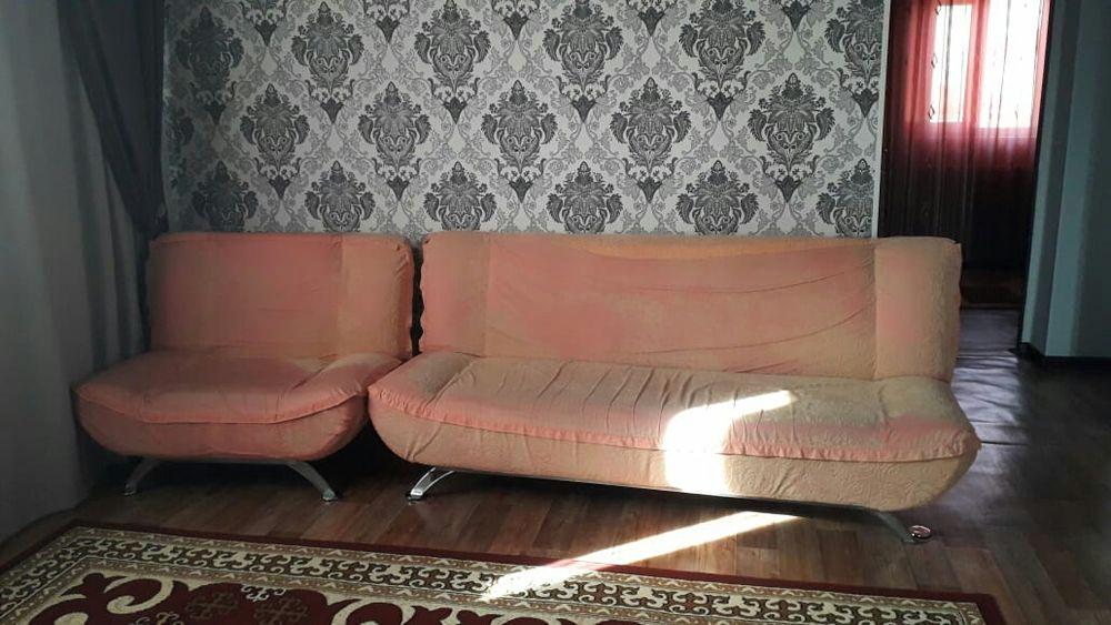 Продам срочно диван двойка