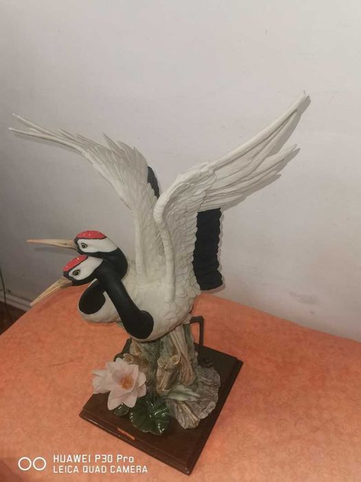 Statuie cocorii    .