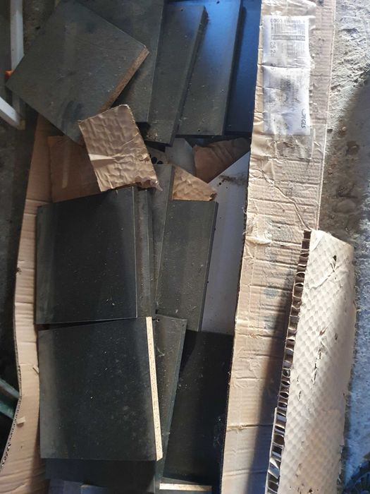 Raft de perete interior neasamblat