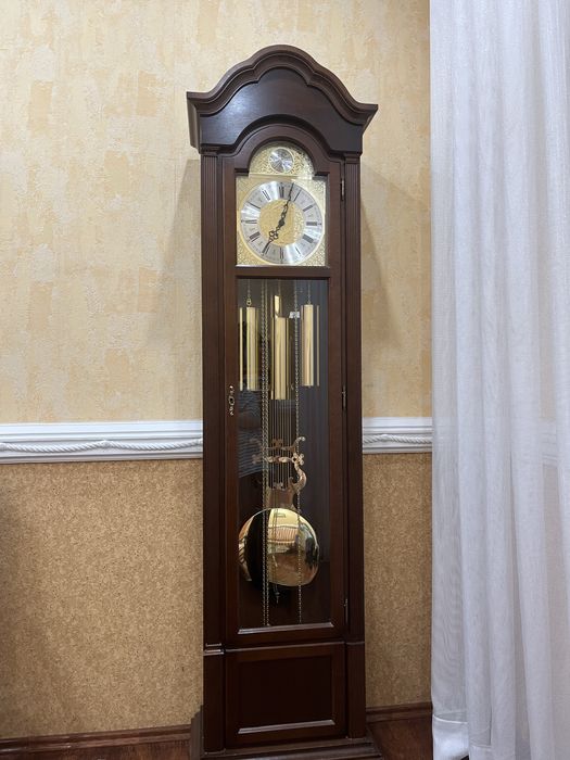 Наполтные Часы Hermle