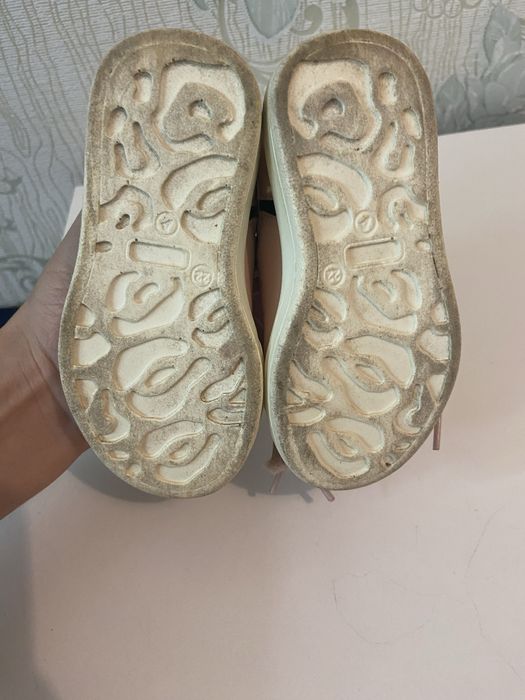 Кросовки на девочку  22 размера