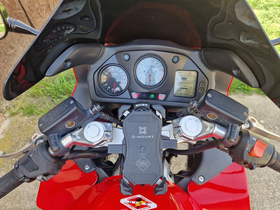 Vând Honda VFR800FI