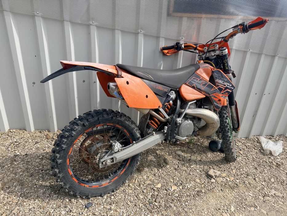 Vand ktm exc300,funtioneaza perfect,trage grav