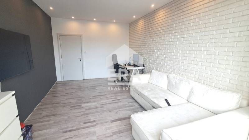 Двустаен, ремонтиран и обзаведен апартамент за продажба, с отделна кух