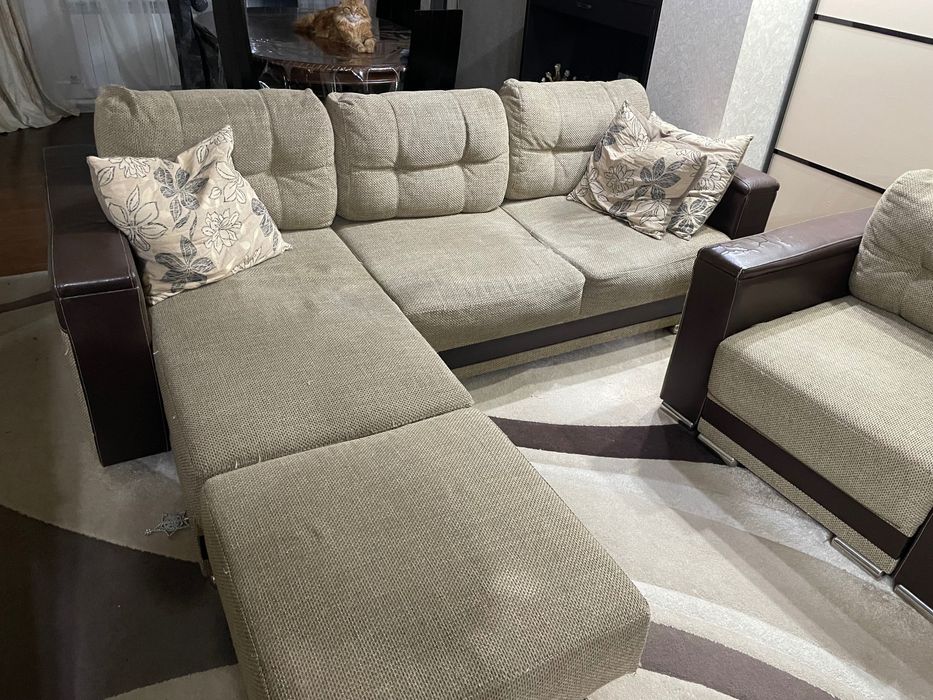 Диван угловой, кресло кровать и пуф