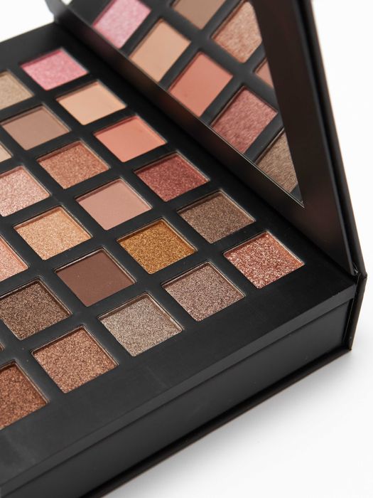 Комплект грим Miss Rose – 30 сенки + руж, хайлайтър